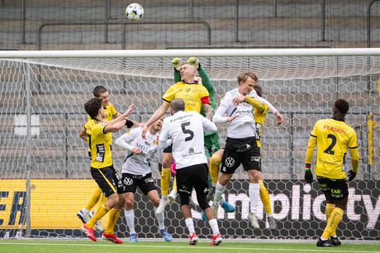 Elfsborgs Sebastian Holmen och Mjällbys Alexander Johansson