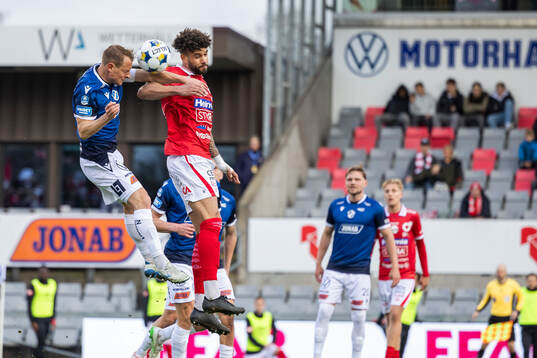 Halmstads Joel Allansson och Degerfors Bernardo Gil