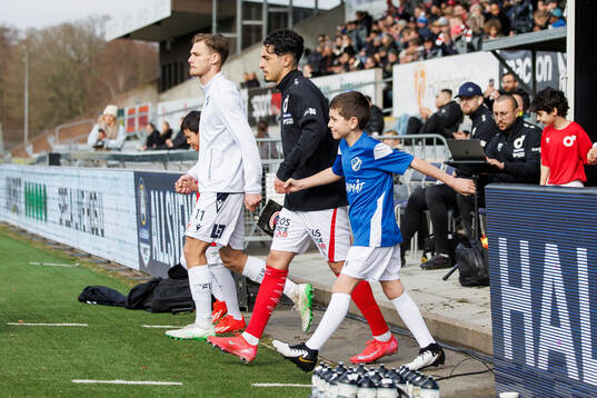 Spelarna på väg in