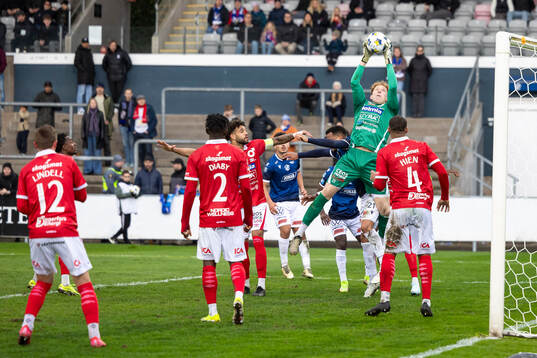 Degerfors målvakt Rasmus Forsell