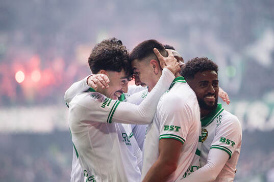 Hammarbys Jusef Erabi jublar med Sebastian Tounekti och