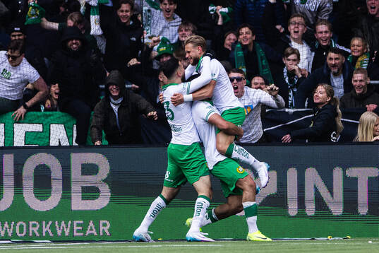 Hammarbys Simon Strand jublar