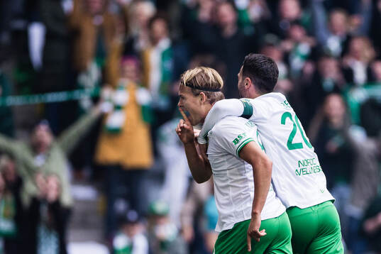 Hammarbys Markus Karlsson och Nahir Besara jublar