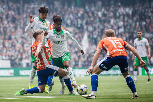 IFK Göteborgs Felix Eriksson och Hammarbys Tesfaldet Tekie