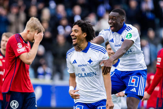 IFK Norrköpings Jesper Ceesay jublar med Kojo Peprah Oppong