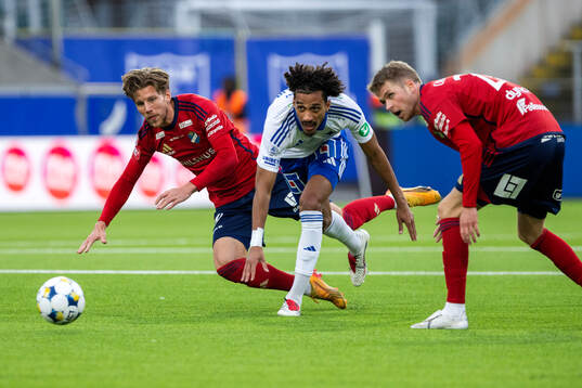 Östers Noah Söderberg och Magnus Christensen mot IFK