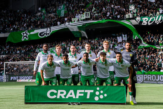 Hammarbys spelare poserar