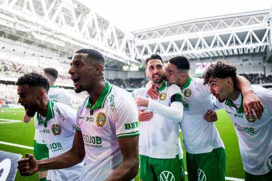 Hammarbys Paulos Abraham och Nahir Besara jublar