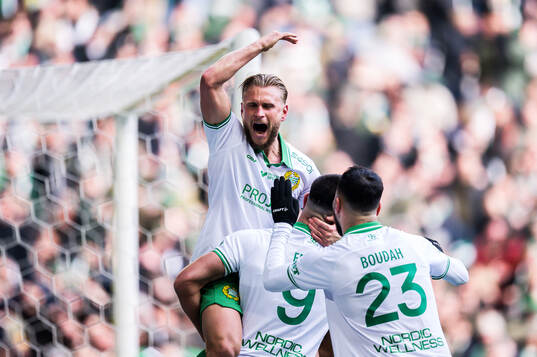 Hammarbys Simon Strand jublar