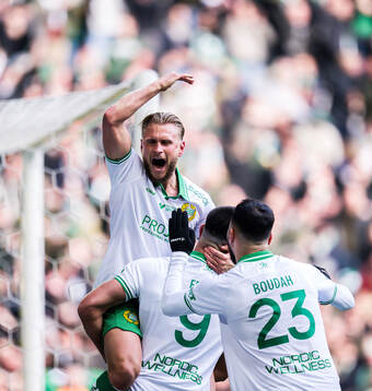 Hammarbys Simon Strand jublar