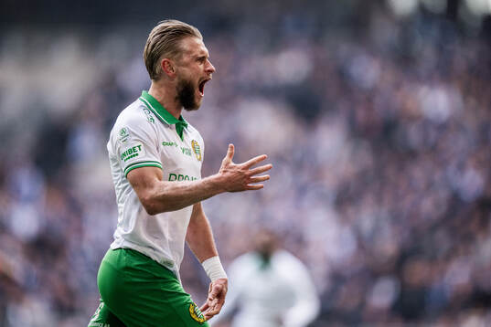 Hammarbys Simon Strand jublar