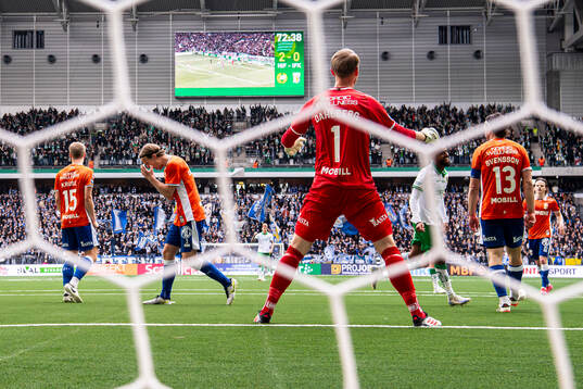 IFK Göteborgs August Erlingmark deppar