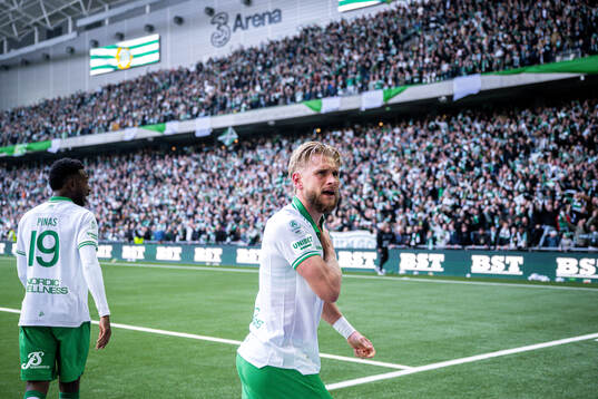 Hammarbys Simon Strand jublar