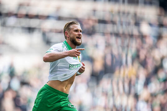 Hammarbys Simon Strand jublar