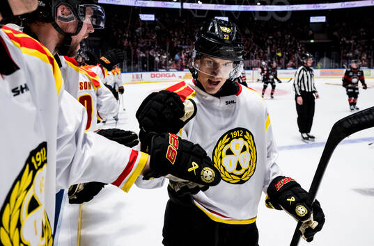 Brynäs Oskar Lindblom jublar