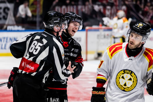 Malmö Redhawks Linus Öberg reagerar