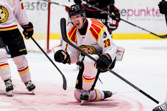 Brynäs Oskar Lindblom jublar