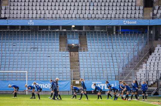 Norrköpings spelare värmer upp
