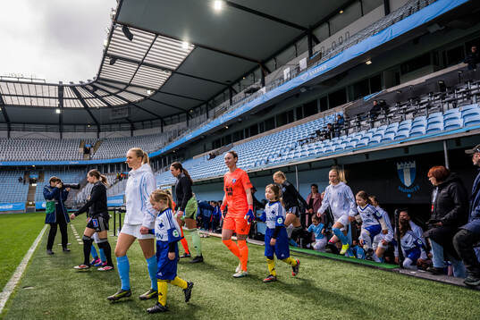 Malmö FFs Nellie Lilja och målvakt Moa Öhman