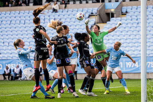 IFK Norrköpings målvakt Caroline Delisle och Malmö FFs