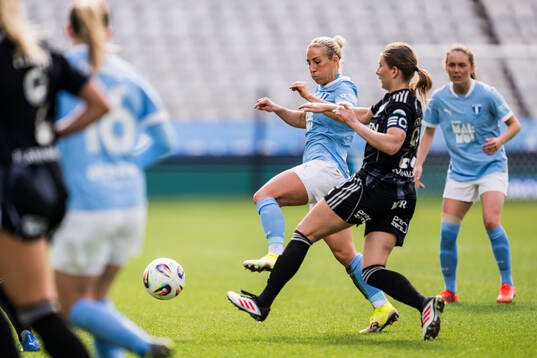 Malmö FFs Mia Persson och IFK Norrköpings Fanny Andersson