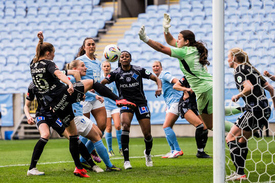 Malmö FFs Isabella D'Aquila och Tuva Skoog och IFK