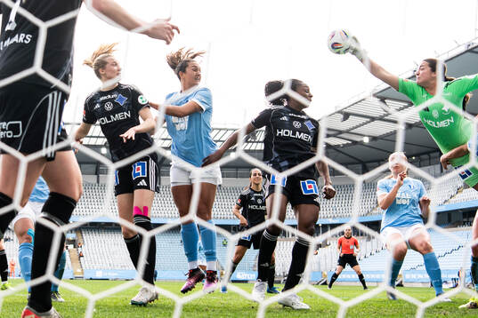 Malmö FFs Isabella D'Aquila oroar vid IFK Norrköpings