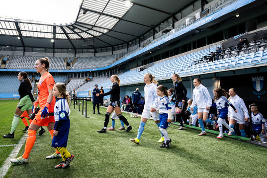 Malmö FFs målvakt Moa Öhman, Nathalie Hoff Persson och