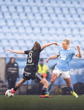 IFK Norrköpings Carrie Jones och Malmö FFs Mia Persson