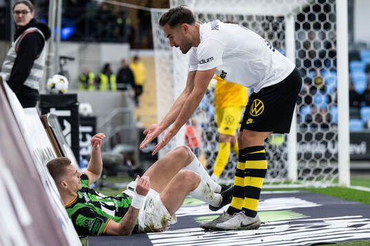 GAIS Lucas Hedlund och AIKs Sotirios Papagiannopoulos