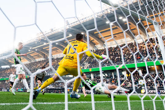 GAIS Axel Henriksson missar en målchans