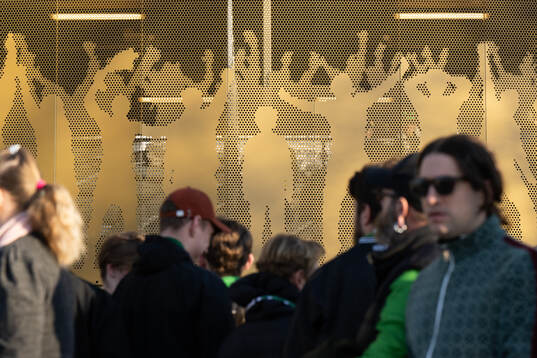 De nya skyddsgallren utanför Gamla Ullevi