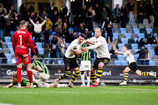 AIKs Bersant Celina jublar med John Guidetti