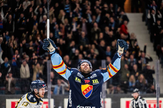 Djurgårdens Dick Axelsson jublar
