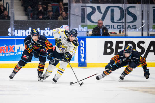 Djurgårdens Fredric Weigel och Jonathan Tychonick mot