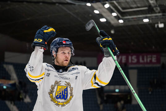 Södertäljes Andrew Nielsen jublar