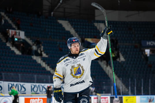 Södertäljes Andrew Nielsen jublar