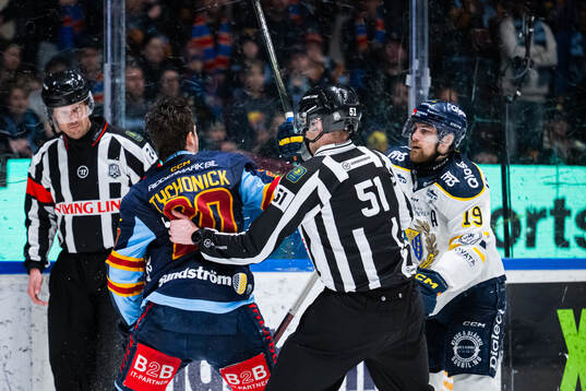 Djurgårdens Jonathan Tychonick och Södertäljes Hampus