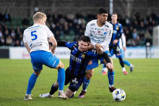 Värnamos Victor Larsson och Luke Le Roux mot Sirius Isak