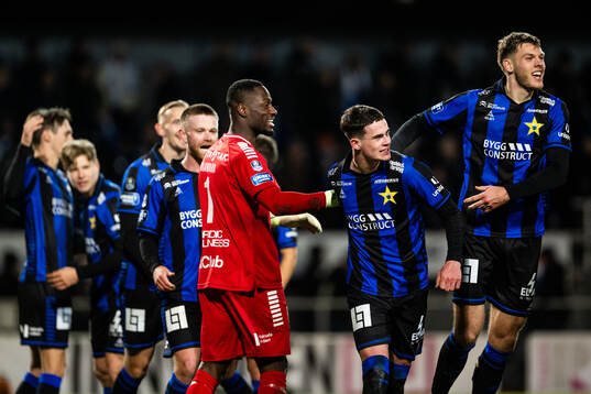 Sirius målvakt Ismael Diawara, Robbie Ure och Tobias Anker