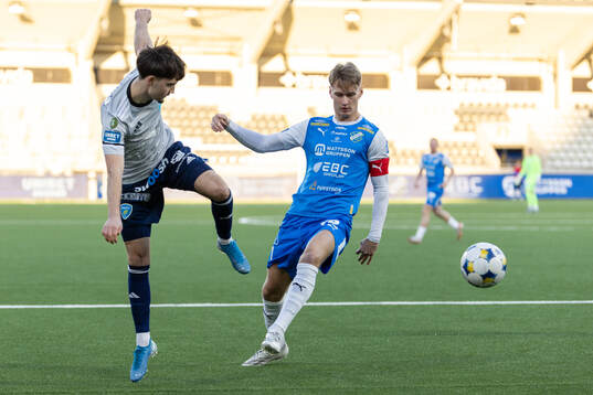 Umeå FCs Lukas Vikgren och Oddevolds Alexander Almqvist