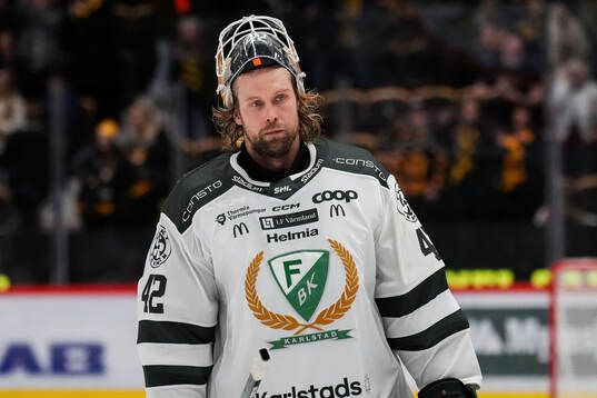 Färjestads målvakt Anders Lindbäck deppar