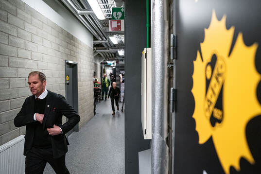 Färjestads tränare Thomas Mitell deppar