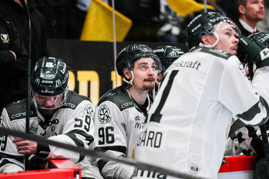 Färjestads David Tomasek och Joakim Nygård deppar