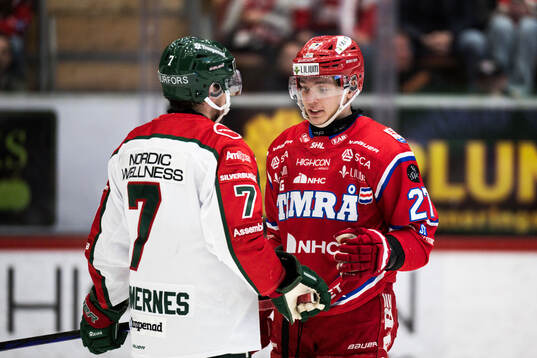 Frölundas Henrik Tömmernes och Timrås Oliver Johansson