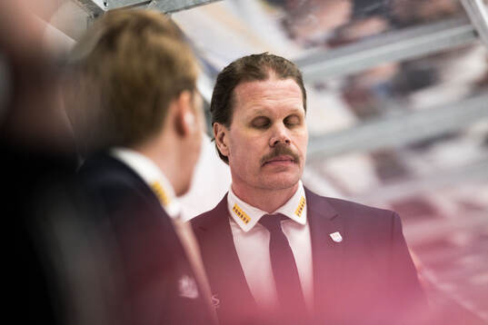 Timrås tränare Olli Jokinen deppar