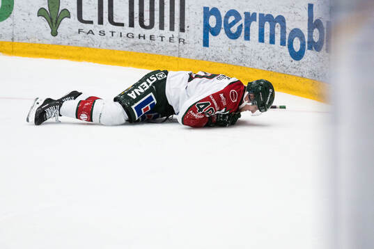 Frölundas Jacob Peterson har ont