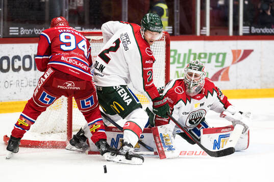 Frölundas Christian Folin och målvakt Tobias Normann mot