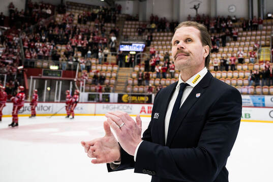 Timrås tränare Olli Jokinen deppar