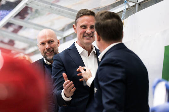 Frölundas tränare Roger Rönnberg jublar